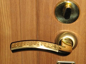 Замена дверной ручки входной двери в Одинцово